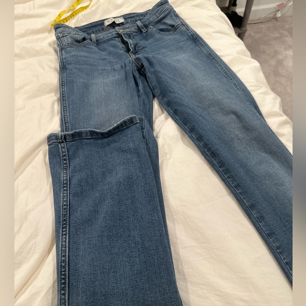 Guess jeans size 26 stretchy EUC!
